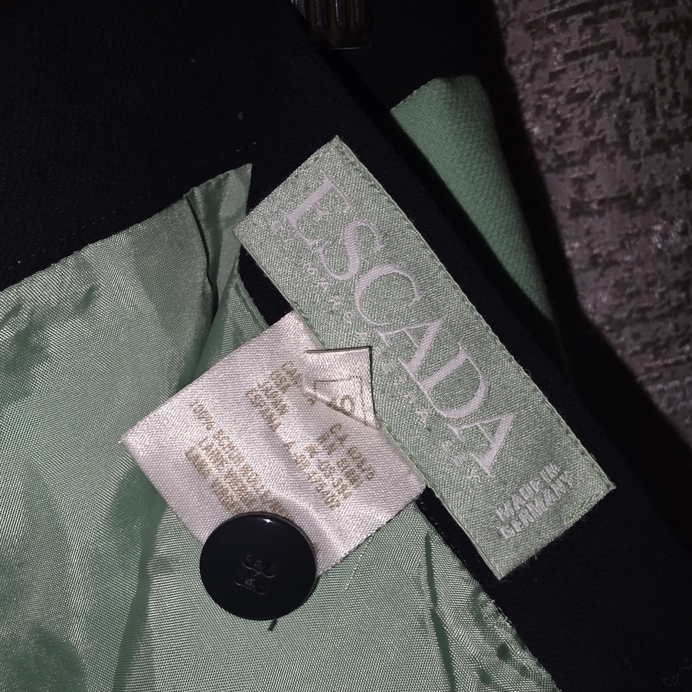 Escada Mint Green and Black Short Sleeve Top And matching Skirt - Picture 11 of 13